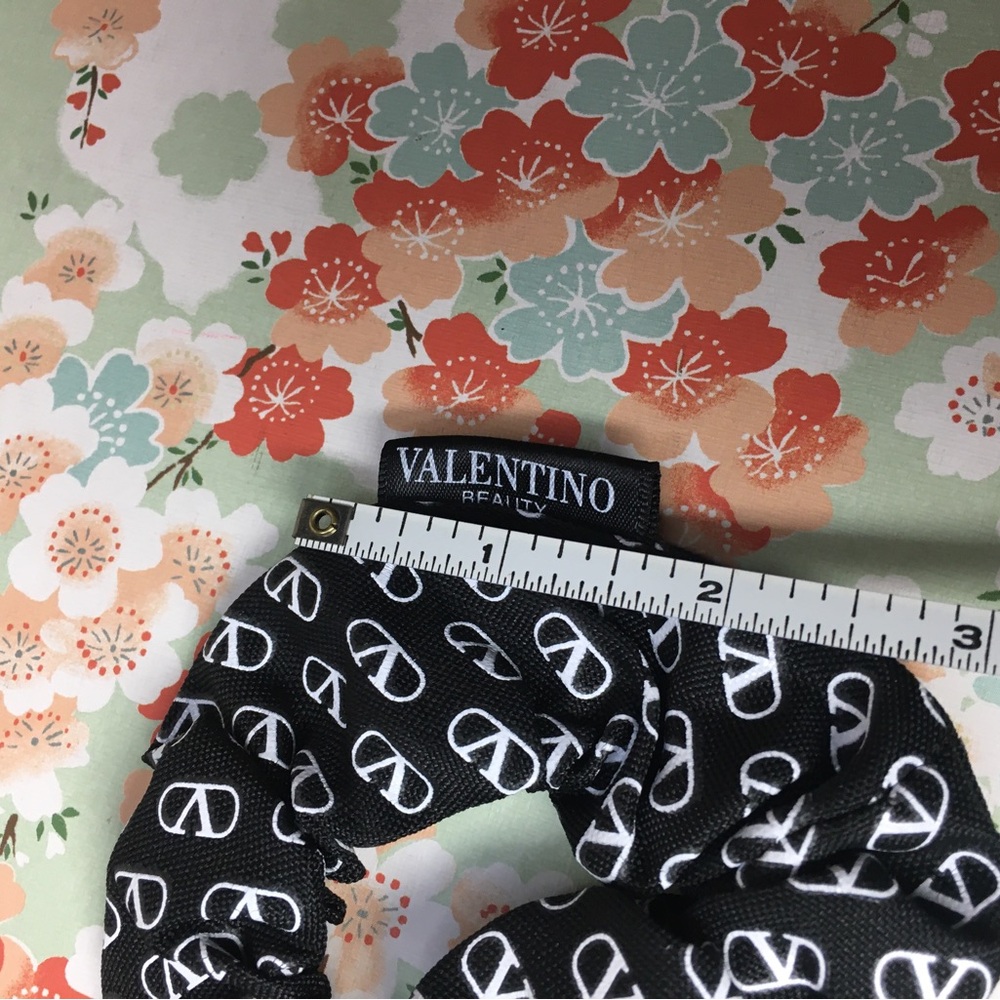 Valentino Black Hair Tie Scrunchie V logo in white all over with tag in bag - Picture 5 of 7
